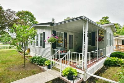 54 The Boardwalk, House other with 2 bedrooms, 1 bathrooms and 2 parking in Wasaga Beach ON | Image 2