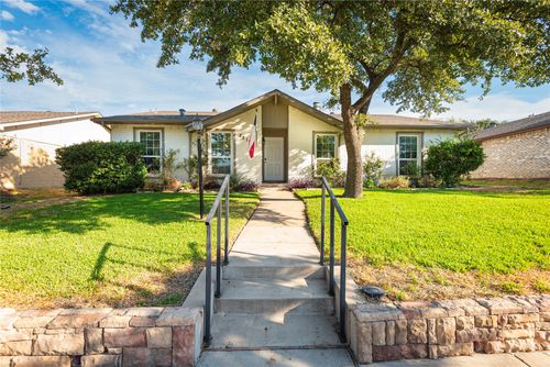 2211 Yewpon Dr, Carrollton, TX, 75007-5758 | Card Image