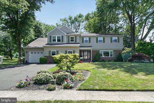 240 Beaver Rd, SOUTHAMPTON, PA, 18966-3371 | Card Image