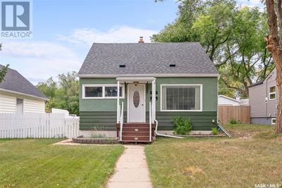 876 Monk Ave, House other with 3 bedrooms, 1 bathrooms and null parking in Moose Jaw SK | Image 2