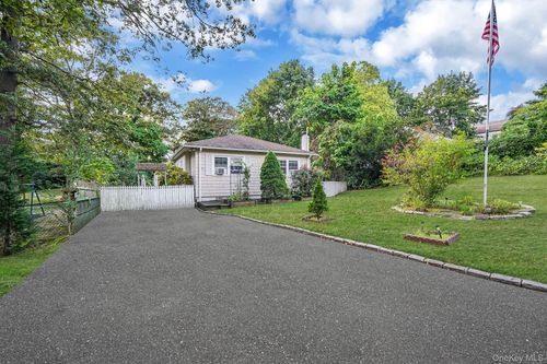 94 Berkshire Dr, Farmingville, NY, 11738-2005 | Card Image