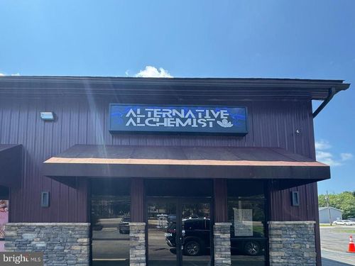 588 Susquehanna Blvd, Hazle Township, PA, 18202-3372 | Card Image