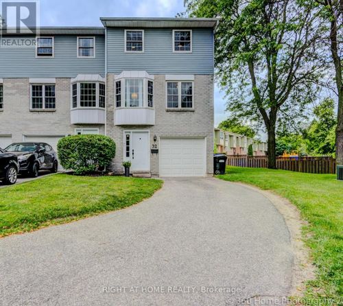 32 Harmony Cir, Bradford, ON, L3Z2T9 | Card Image