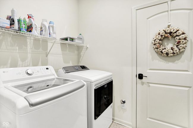 Laundry room has nice utility sink | Image 21