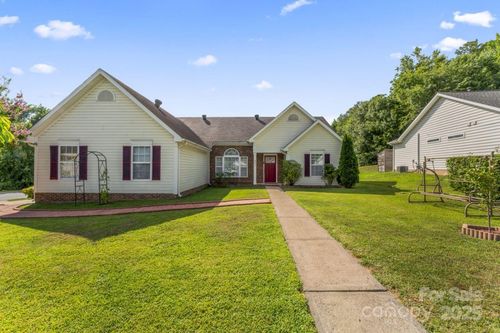 8901 Woodland Park Ln, Charlotte, NC, 28214-7117 | Card Image