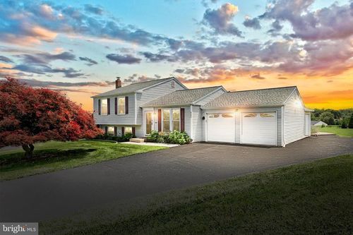4604 View Dr, SPRING GROVE, PA, 17362-7831 | Card Image