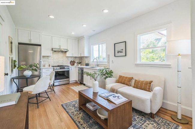 1515 Derby St, Condo with 2 bedrooms, 1 bathrooms and null parking in Berkeley CA | Image 4
