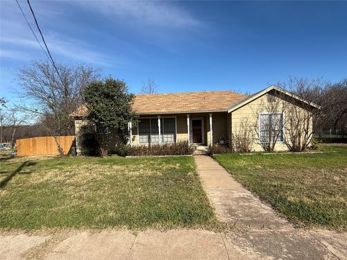 609 E Henry St, Hamilton, TX, 76531-1413 | Card Image