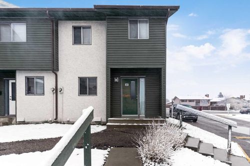 60 - 2511 38 Street Ne, Home with 3 bedrooms, 1 bathrooms and 1 parking in Calgary AB | Card Image