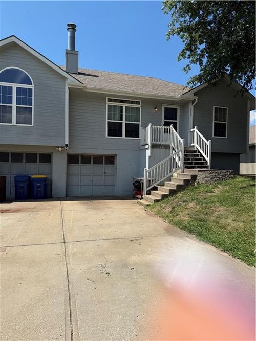 905 Paradise Ln, Smithville, MO, 64089-9628 | Card Image