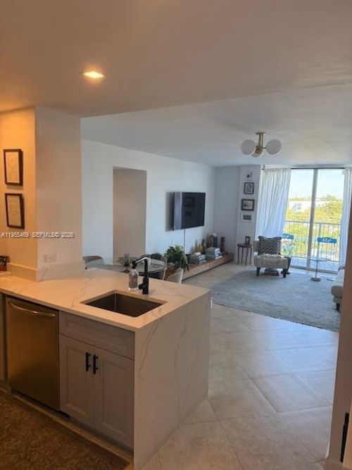 apt-703-2000 Ne 135th St, North Miami, FL, 33181-2105 | Card Image