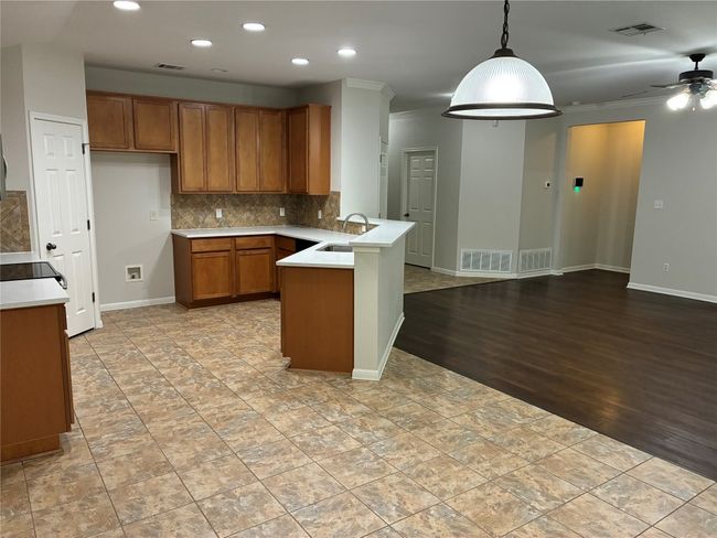 7702 Squirrel Hollow Dr, House other with 3 bedrooms, 2 bathrooms and 4 parking in Georgetown TX | Image 4