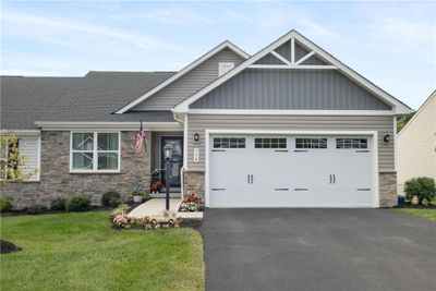 716 Celia Way, House other with 3 bedrooms, 2 bathrooms and 2 parking in Lancaster Twp PA | Image 2