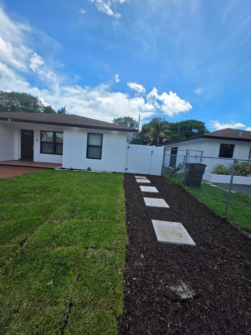 320 Sterling Ave, Delray Beach, FL, 33444-2266 | Card Image