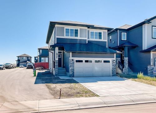 857 Midtown Dr Sw, Airdrie, AB, T4B5N1 | Card Image