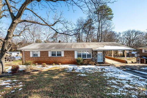 1005 2nd St Se, Conover, NC, 28613-1807 | Card Image