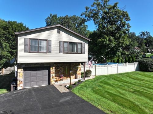 28 Acorn St, Stanhope, NJ, 07874-3422 | Card Image