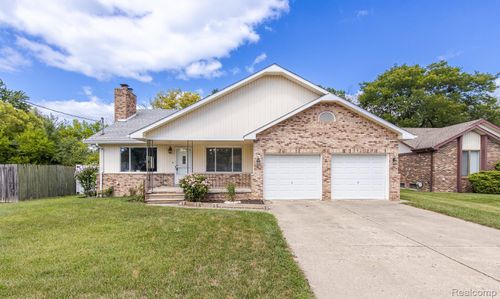 2595 Elmcrest Rd, Sterling Heights, MI, 48310-4270 | Card Image