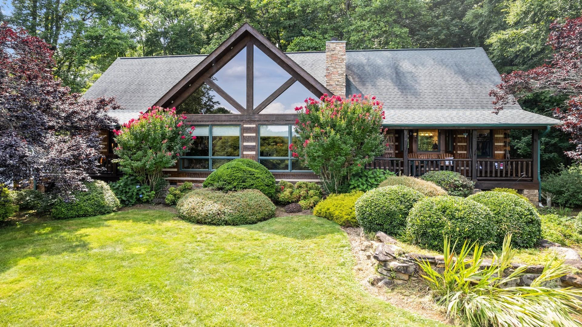 Turn About Ct, Waynesville, NC 28785