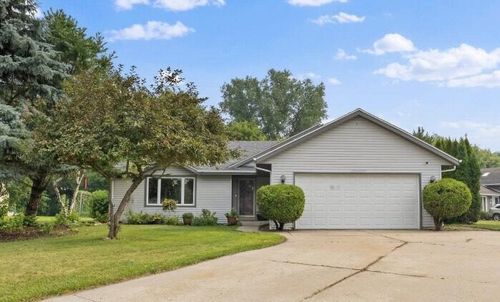 N28W22560 Foxwood Lane, Pewaukee, WI, 53186 | Card Image