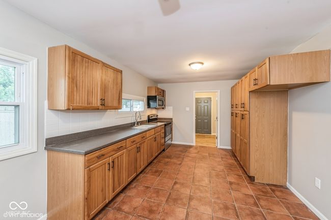 KITCHEN | Image 12