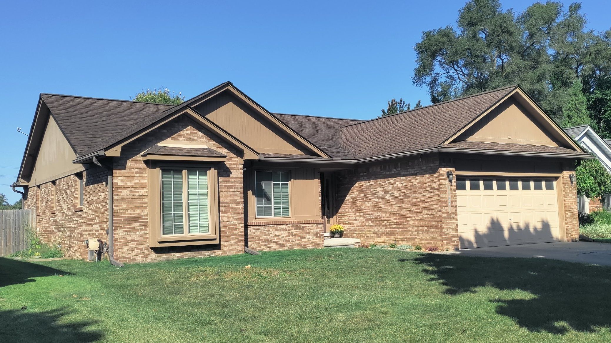 Mary Ann Dr, Warren, MI 48092