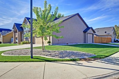 3813 N Elsinore Way, House other with 3 bedrooms, 3 bathrooms and 3 parking in Meridian ID | Image 2