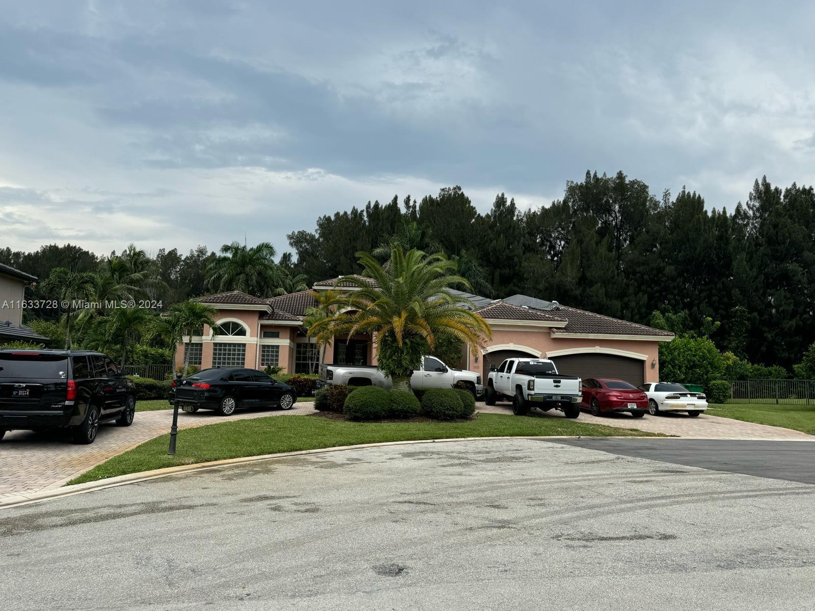 Belmont Ter, Davie, FL 33328