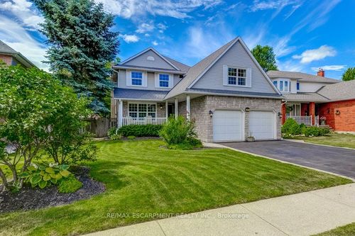 37 Culotta Dr, Waterdown, ON, L8B0G9 | Card Image