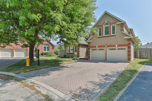 30 Wigston Crt, Whitby, ON, L1R2B9 | Card Image