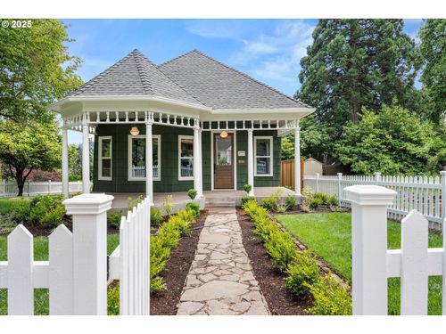 2089 5th Ave, West Linn, OR, 97068-4601 | Card Image