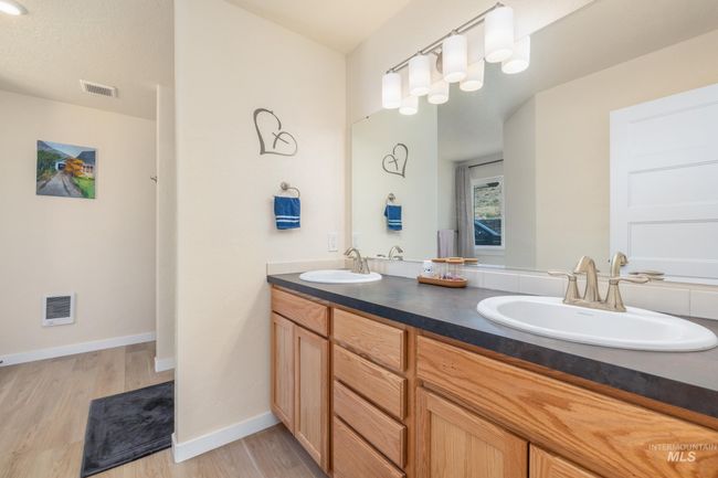 8142 Us Highway 95, House other with 3 bedrooms, 2 bathrooms and 2 parking in Marsing ID | Image 24