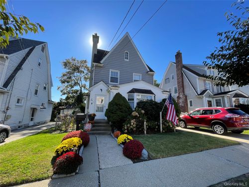 882 Jayne Place, Hempstead, NY, 11510 | Card Image