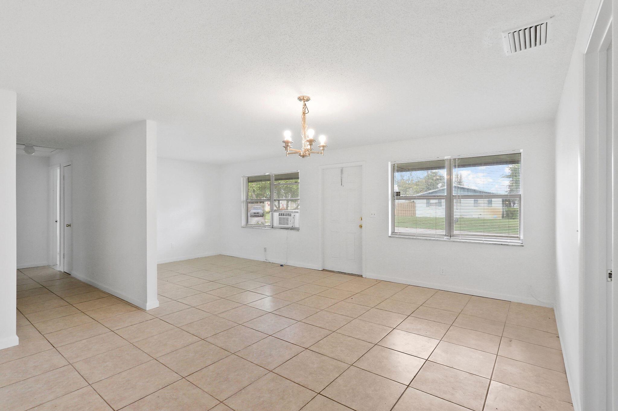 Bimini Cir, West Palm Beach, FL 33407