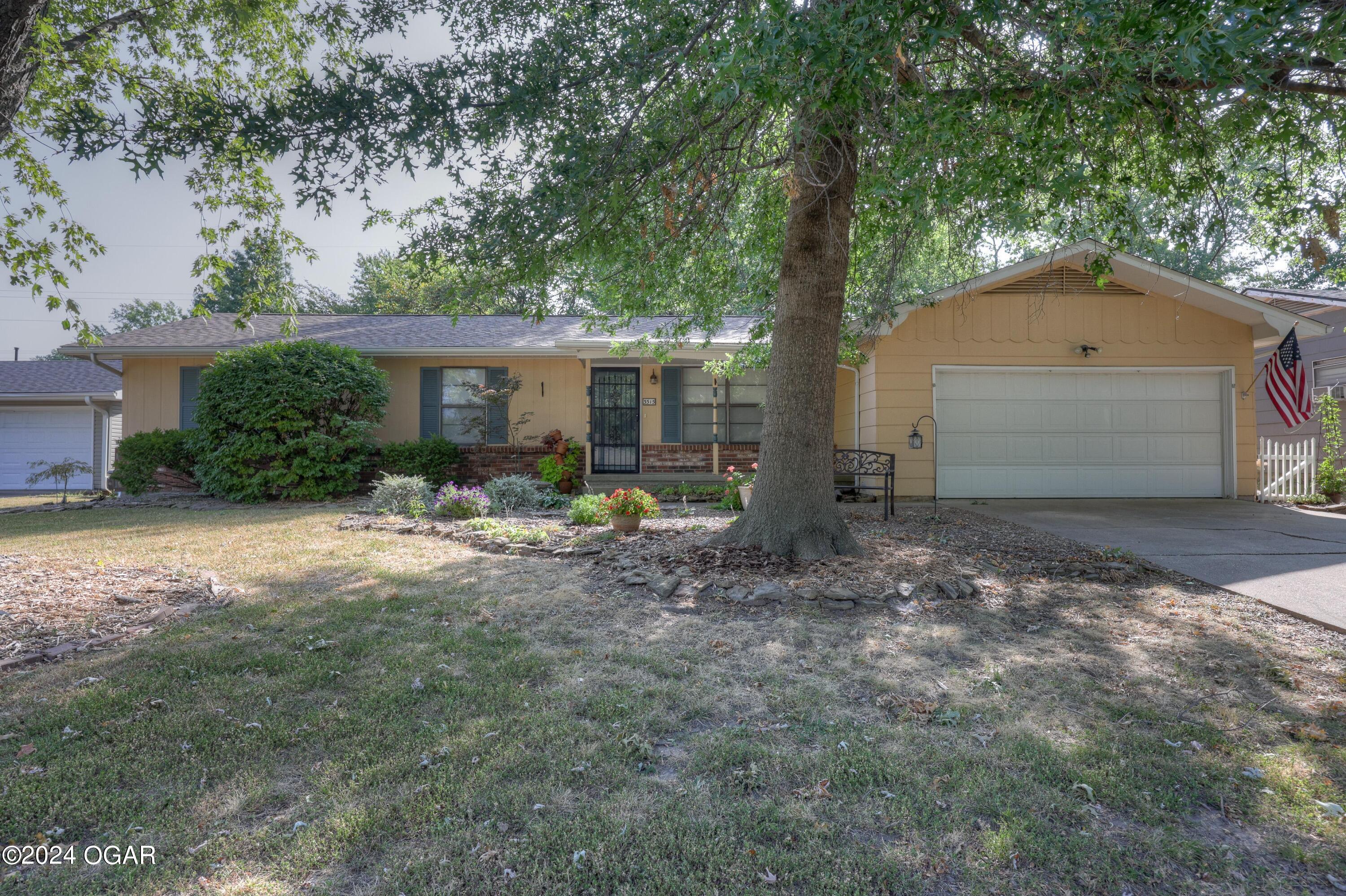 Hawthorn Dr, Joplin, MO 64804