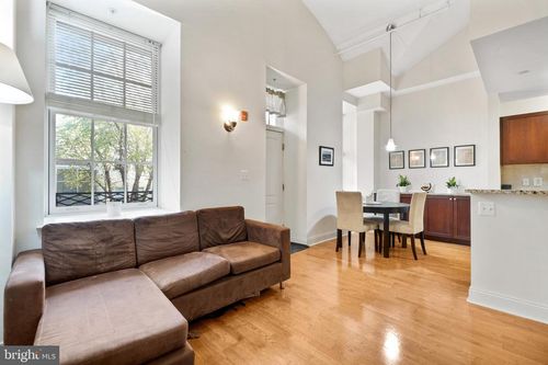210-1 Academy Cir, PHILADELPHIA, PA, 19146-5235 | Card Image