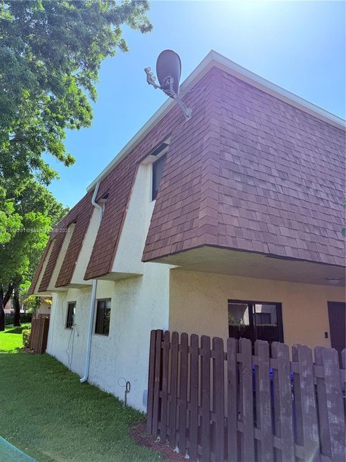 109-109 San Remo Blvd, North Lauderdale, FL, 33068-3916 | Card Image