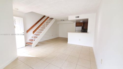apt-205-8665 Nw 6th Ln, Miami, FL, 33126-3848 | Card Image