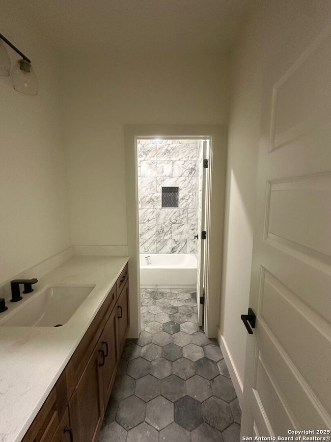Guest Bathroom | Image 17