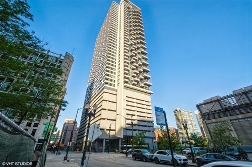 4222-235 W Van Buren St, Chicago, IL, 60607-3945 | Card Image