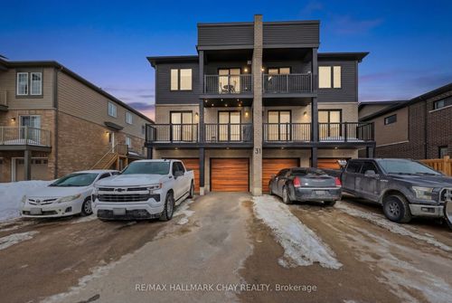 9-31 Pumpkin Corner Cres, Barrie, ON, L9J0T5 | Card Image