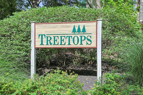 279 Treetop Cir, Nanuet, NY, 10954-1021 | Card Image