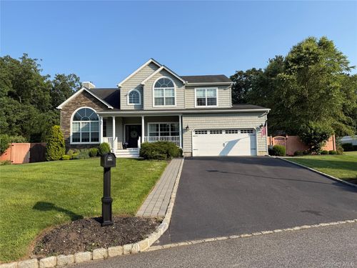 2 Jane St, Miller Place, NY, 11764-3258 | Card Image