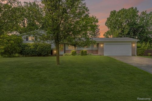 2985 Lacota Rd, Waterford, MI, 48328-3128 | Card Image