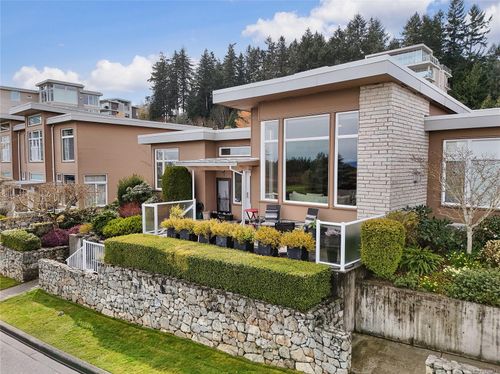 5384 Sayward Hill Cres, Victoria, BC, V8Y3H8 | Card Image