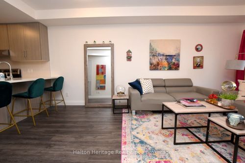 601-30 Hamilton St S, Waterdown, ON, L8B1V8 | Card Image