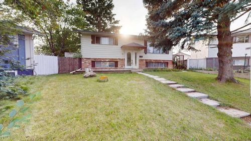 31 Penrith Pl Se, Calgary, AB, T2A2J1 | Card Image