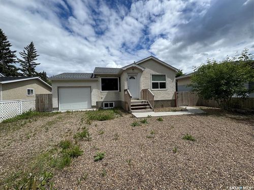 962 109th St, North Battleford, SK, S9A2E2 | Card Image