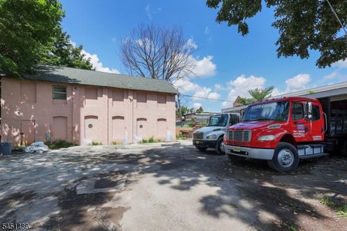 319 E 2nd St, Plainfield, NJ, 07060-1309 | Card Image