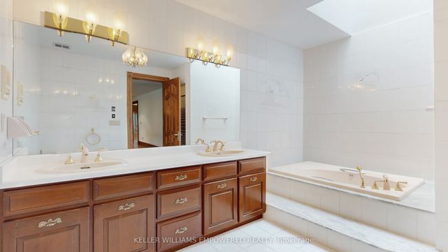 25 Quail Run Blvd, House other with 4 bedrooms, 7 bathrooms and 15 parking in Maple ON | Image 37